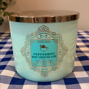 Bath and Body Works White Barn Peppermint Hot Chocolate Candle